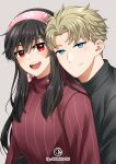  1boy 1girl :d black_hair black_sweater blonde_hair blue_eyes closed_mouth commentary english_commentary grey_background hairband hetero highres hug hug_from_behind husband_and_wife looking_at_viewer ookamiura_aoi pink_hairband red_eyes red_sweater simple_background smile spy_x_family sweater turtleneck turtleneck_sweater twilight_(spy_x_family) yor_briar 
