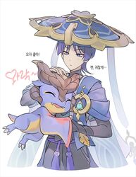  1boy angduuuu_(ghost) armor belt black_belt black_bow black_shorts blue_cape blue_hat blunt_ends bow cape claws dragon dragon_horns dragon_tail dragon_wings eyeliner eyeshadow fangs feathers genshin_impact gold hat headpat highres horns hug japanese_armor jingasa korean_text kote kurokote light_blush looking_at_another makeup male_focus mandarin_collar mini_durin_(genshin_impact) parted_bangs parted_lips pom_pom_(clothes) purple_hair red_eyeliner red_eyeshadow scaramouche_(genshin_impact) shorts spoilers tail tassel translation_request violet_eyes vision_(genshin_impact) wanderer_(genshin_impact) white_background wings yellow_eyeliner yellow_eyeshadow 