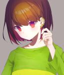  1other absurdres bob_cut brown_hair chara_(undertale) closed_mouth colored_inner_hair earrings flower flower_earrings green_sweater grey_background hand_up heart heart_earrings highres jewelry long_sleeves looking_at_viewer mero_sha multicolored_hair red_eyes redhead simple_background solo sweater undertale yellow_flower 
