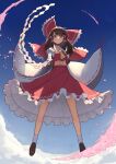  1girl ascot bow brown_hair chest_sarashi closed_mouth clouds detached_sleeves floating frilled_bow frilled_hair_tubes frills full_body gohei hair_bow hair_tubes hakurei_reimu highres holding holding_gohei long_hair looking_at_viewer midriff navel nontraditional_miko red_bow red_eyes red_skirt ribbon-trimmed_sleeves ribbon_trim sarashi shoes skirt skirt_set sky smile socks solo touhou white_socks yellow_ascot yohia 