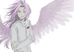  1boy absurdres chinese_commentary commentary_request crossed_arms feathered_wings hatsutori_hajime highres long_hair long_sleeves male_focus parted_bangs pink_hair pink_wings red_eyes saibou_shinkyoku shirt simple_background solo upper_body white_background white_shirt wings zhi_xi_youxiang 