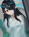  1girl ao_oni_(onioni-aoi) aqua_hair aqua_horns aqua_tail arknights black_hair colored_extremities commentary_request dragon_girl dragon_horns dragon_tail dusk_(arknights) grey_shirt grey_tail hair_over_one_eye hand_up highres horns light_blush long_hair looking_at_viewer multicolored_hair one_eye_covered open_mouth pointy_ears red_eyes shirt short_sleeves sidelocks slit_pupils solo streaked_hair t-shirt tail upper_body 