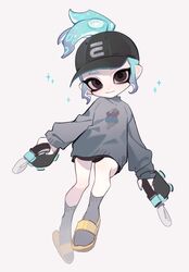  1girl :&gt; absurdres ankle_socks aqua_hair arms_at_sides baseball_cap black_hat black_shorts closed_mouth dapple_dualies_(splatoon) dual_wielding expressionless floating full_body gradient_hair grey_background grey_hair grey_socks grey_sweater hat highres holding holding_weapon jiu_zhi_jun_(kipll_bobo) long_sleeves looking_at_viewer medium_hair multicolored_hair octoling octoling_girl octoling_player_character pale_skin sandals short_shorts shorts simple_background socks solo sparkle splatoon_(series) sweater topknot two-tone_hair weapon yellow_footwear 