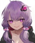  1girl black_hoodie closed_mouth commentary_request hair_ornament hood hood_down hoodie long_hair looking_at_viewer medium_bangs naonaonina pink_eyes purple_hair simple_background smile solo upper_body vocaloid voiceroid white_background yuzuki_yukari 
