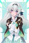  1girl aqua_hair blue_bow blush bow bridal_gauntlets commentary_request firefly_(honkai:_star_rail) gradient_hair grey_hair grey_hairband hair_bow hairband hand_up head_tilt highres honkai:_star_rail honkai_(series) jacket long_hair long_sleeves looking_at_viewer multicolored_hair partial_commentary solo upper_body very_long_hair violet_eyes white_jacket yuuyu_(moco20111115) 