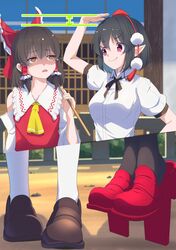  2girls amanoyayuki ascot black_hair black_ribbon bow brown_eyes brown_footwear brown_hair detached_sleeves hair_bow hair_tubes hakurei_reimu height_difference high_heels highres multiple_girls neck_ribbon pointy_ears red_bow red_eyes red_footwear red_shirt ribbon shameimaru_aya shirt smile touhou white_shirt yellow_ascot 