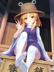  1girl :o arm_at_side blonde_hair blush box brown_hat commentary_request day donation_box eyelashes feet full_body hair_between_eyes hair_ribbon hand_up highres kisaragi_koushi knee_up legs long_sleeves looking_at_viewer medium_hair moriya_suwako no_shoes open_mouth outdoors parted_bangs purple_skirt purple_vest pyonta red_ribbon ribbon shirt sidelocks sitting skirt soles solo straight_hair thigh-highs toes touhou tress_ribbon tsurime turtleneck vest w white_shirt white_thighhighs wide_sleeves yellow_eyes 