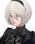  1girl 2b_(nier:automata) aegyo_sal artist_name black_hairband blue_eyes closed_mouth commentary eyelashes hair_between_eyes hairband highres looking_ahead mitsuki_nite mole mole_under_mouth nier:automata nier_(series) pink_lips short_hair simple_background solo twitter_username upper_body watermark white_background white_hair 