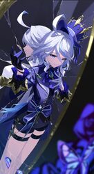  2girls against_mirror ahoge ascot asymmetrical_gloves back-to-back black_gloves blue_ascot blue_eyes blue_gemstone blue_hat broken_mirror closed_mouth commentary curly_hair different_reflection faceless faceless_female focalors_(genshin_impact) full-length_mirror furina_(genshin_impact) gem genshin_impact gloves hands_up hat heterochromia highres huge_ahoge kodona lolita_fashion long_sleeves mirror mismatched_gloves multicolored_hair multiple_girls munidoru parted_lips reflection sad short_hair short_shorts shorts streaked_hair symbol-shaped_pupils tearing_up tears thigh_strap top_hat two-tone_hair white_gloves white_hair 