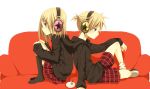  bad_id blonde_hair blue_eyes couch hair_ornament hairclip headphones hinazawa_kirie hoodie kagamine_len kagamine_rin short_hair siblings sitting skirt twins vocaloid 