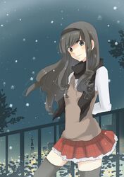  1girl amagami black_eyes black_hair black_legwear hairband long_hair morishima_haruka plaid plaid_skirt scarf skirt snow solo tartan thigh-highs thighhighs ui_(majiwi) zettai_ryouiki 