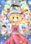  bell blonde_hair bunchou_(bunchou3103) fingernails flandre_scarlet gift glowing hat highres jingle_bell light long_fingernails looking_at_viewer nail_polish red_eyes scarf short_hair slit_pupils snowflakes sparkle touhou wings 