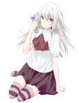  bad_id long_hair red_eyes short_sleeves simple_background sitting skirt solo striped striped_legwear striped_thighhighs sumeragi_kururu thigh-highs thighhighs ume_itoguchi_retto umeo_retto white_hair wrench 