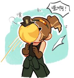  2girls brown_gloves brown_hair brown_hat chinese_text clothes_around_waist cookie_run croissant_cookie gloves green_pants hat highres huashengjiang233 jacket jacket_around_waist long_hair mini_person minigirl multiple_girls pants ponytail speech_bubble timekeeper_cookie top_hat translation_request 