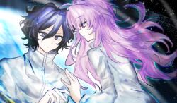  2boys black_eyes black_hair chinese_commentary closed_mouth commentary_request eyes_visible_through_hair hair_between_eyes hatsutori_hajime highres jiekuijiangshadaonijiamenkou long_bangs long_hair long_sleeves male_focus multiple_boys pink_hair red_eyes saibou_shinkyoku shirt short_hair smile utsugi_noriyuki white_shirt 