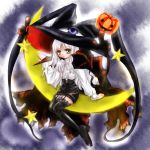  arm_support black_legwear black_thighhighs caren_ortensia character_request cosplay crescent crescent_moon fate/hollow_ataraxia fate/stay_night fate_(series) green_eyes halloween hat jack-o&#039;-lantern jack-o'-lantern kaze_tsuki lilith lilith_(cosplay) moon pumpkin silver_hair sitting solo thigh-highs thighhighs witch_hat yami_to_boushi_to_hon_no_tabibito 