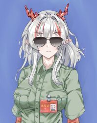 1girl absurdres alternate_costume arknights breast_pocket breasts buttons chinese_commentary closed_mouth collared_shirt colored_extremities commentary_request dragon_girl dragon_horns green_shirt hair_intakes highres horns id_card large_breasts looking_at_viewer lt_mue medium_hair multicolored_hair nian_(arknights) open_collar people&#039;s_liberation_army pocket pointy_ears purple_background red_hair red_star shirt short_sleeves simple_background solo star_(symbol) streaked_hair sunglasses translation_request upper_body white_hair 