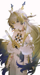  1girl absurdres arknights bare_shoulders beads belt blonde_hair brown_eyeliner closed_mouth collarbone commentary_request cowboy_shot dragon_girl dragon_horns earrings eyeliner green_eyes grey_hair hair_between_eyes hair_intakes highres holding horns jacket jewelry long_hair long_sleeves looking_at_viewer makeup multicolored_hair necklace off_shoulder partial_commentary pointy_ears purple_hair shu_(arknights) simple_background smile solo somok standing strapless tube_top very_long_hair white_background white_belt white_jacket white_tube_top 