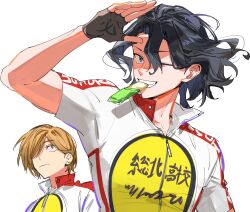  2boys aoyagi_hajime black_gloves black_hair blue_eyes brown_hair closed_mouth commentary_request cycling_uniform fingerless_gloves gloves hair_over_one_eye highres kaohom503_2 male_focus mouth_hold multiple_boys one_eye_closed short_hair simple_background smile teeth teeth_hold teshima_junta upper_body white_background yowamushi_pedal zipper_pull_tab 