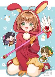  1boy 2girls :d animal_hood antenna_hair blue_background blush boots cardcaptor_sakura chibi commentary daidouji_tomoyo full_body fuuin_no_tsue gloves green_eyes highres holding holding_wand hood hood_up hoodie kinomoto_sakura li_syaoran long_sleeves looking_at_viewer momo-tako multiple_girls open_mouth orange_gloves rabbit_hood red_boots red_hoodie shorts sitting smile symbol-only_commentary wand wariza watermark yellow_shorts 