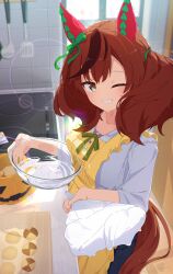 1girl ;d animal_ears apron bow bowl brown_eyes brown_hair commentary_request cookie day ear_bow ear_covers food glass_bowl green_bow green_ribbon grin highres holding holding_bowl holding_spatula horse_ears horse_girl horse_tail indoors jack-o&#039;-lantern kitchen ladle lens_flare looking_at_viewer multicolored_hair neck_ribbon nice_nature_(casual)_(umamusume) nice_nature_(umamusume) one_eye_closed ribbon sagen shirt smile solo spatula stove streaked_hair tail twintails two_side_up umamusume white_shirt yellow_apron