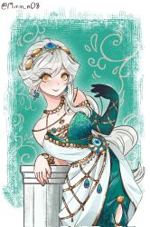  1girl against_pillar bare_shoulders border coat dress earrings elbow_gloves eternity_(reverse:1999) gem_hair_ornament gloves gold_hairband green_background green_dress green_gloves grin hairband highres jewelry leaning_to_the_side long_hair mirin_nnnnnnn official_alternate_costume outside_border reverse:1999 single_elbow_glove single_glove sleeveless sleeveless_dress smile solo twitter_username upper_body white_border white_coat white_hair yellow_eyes 