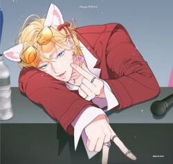  1boy blonde_hair blue_eyes bottle eyewear_on_head finger_heart hair_between_eyes heart jacket jewelry k-pop korean_commentary leaning_forward light_particles long_sleeves male_focus medium_hair microphone mjm4752 mole mole_under_eye multiple_rings noah_(plave) orange-tinted_eyewear parted_bangs parted_lips plave red_jacket ring smile solo tinted_eyewear upper_body v water_bottle 