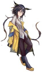  1girl animal_ears black_boots black_hair black_pants boots brown_eyes brown_hair closed_mouth coat coat_partially_removed collared_shirt ear_covers gradient_eyes hair_between_eyes hashtag-only_commentary horse_ears horse_girl horse_tail long_hair looking_at_viewer multicolored_eyes multicolored_hair pants ponytail shirt simple_background smile solo stay_gold_(umamusume) streaked_hair tail umamusume violet_eyes white_background white_hair white_shirt yanagi_wakana yellow_coat 