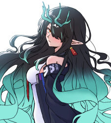  1girl arknights bare_shoulders black_hair black_jacket closed_mouth commentary dragon_girl dragon_horns dusk_(arknights) gradient_hair green_hair hair_over_one_eye horns jacket long_hair long_sleeves looking_at_viewer multicolored_hair off_shoulder one_eye_covered orange_eyes pointy_ears rnochi0812 simple_background solo two-tone_hair upper_body white_background 
