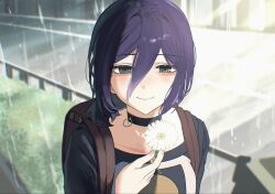  1girl backpack bag black_choker black_shirt chainsaw_man choker closed_mouth commentary flower green_eyes grenade_pin hair_between_eyes highres holding holding_flower korean_commentary looking_at_viewer medium_hair multicolored_shirt purple_hair reze_(chainsaw_man) shirt smile solo u_u5ek5 white_flower white_shirt 