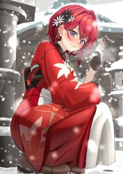  1girl absurdres ange_katrina ange_katrina_(new_year) black_flower black_gloves black_sash blue_eyes blush boots brown_boots closed_mouth commentary_request ear_blush floral_print floral_print_kimono flower from_side gloves gradient_eyes hair_between_eyes hair_flower hair_intakes hair_ornament hand_up highres holding_omikuji japanese_clothes kanzashi kimono lace lace_gloves long_sleeves looking_at_viewer looking_to_the_side mikera_05_27 multicolored_eyes multicolored_sash new_year nijisanji obi obiage obijime omikuji orange_sash outdoors print_kimono red_hair red_kimono red_sash sash signature snow snowing solo split_mouth squatting temple tsumami_kanzashi updo violet_eyes virtual_youtuber wavy_mouth white_flower white_kimono winter 