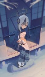  1girl absurdres architecture asymmetrical_bangs black_flower black_hair black_horns black_kimono blue_archive bright_pupils cat collarbone commentary_request demon_horns ear_piercing earclip east_asian_architecture flower gradient_hair grey_halo hair_flower hair_ornament hairclip halo highres horns japanese_clothes kayoko_(blue_archive) kayoko_(new_year)_(blue_archive) kimono long_hair mole mole_on_collarbone multicolored_hair obi official_alternate_costume ojisan_kamo_shiremasen piercing red_eyes sandals sash sitting smile solo tabi two-tone_hair veranda wheel_print white_hair zouri 