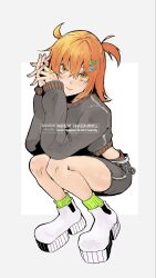  1girl ahoge ankle_socks artist_name black_shorts black_sweater chain closed_mouth cropped_sweater fate/grand_order fate_(series) fujimaru_ritsuka_(female) full_body grey_background hair_ornament hairclip highres looking_at_viewer medium_hair nail_polish narunaruki orange_eyes orange_hair outside_border own_hands_together platform_shoes shoes shorts simple_background smile socks solo sweater 