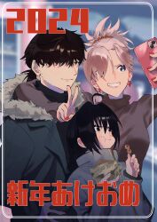  1boy 1girl 1other 2024 absurdres adoptive_parent_and_adoptive_child ahoge arm_around_neck awapontasu black_hair blurry blurry_background breasts cellphone commentary_request earrings eating fate/samurai_remnant fate_(series) food food_in_mouth fur-trimmed_hood fur_trim green_eyes green_jacket grey_hair grin hair_over_one_eye height_difference highres holding holding_food holding_phone hood hooded_jacket jacket jewelry large_breasts miyamoto_iori_(fate) miyamoto_musashi_(fate) mother_and_son phone pink_hair ponytail red_nails selfie smartphone smile takoyaki translation_request turtleneck v white_jacket yamato_takeru_(fate) yellow_eyes 