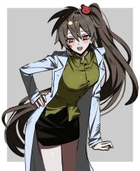  1girl :d black_skirt blush border brown_hair carmen_(project_moon) chinese_commentary collared_shirt commentary_request fanmaiji1101 green_shirt grey_background hand_on_own_hip high_ponytail highres leaning_forward lobotomy_corporation long_hair looking_at_viewer outside_border pencil_skirt ponytail project_moon red_eyes shirt simple_background skirt smile solo standing suit teeth upper_teeth_only very_long_hair white_border white_suit 