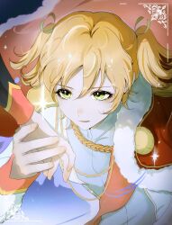  2girls aiguillette blonde_hair blue_background commentary daiba_nana epaulettes fur-trimmed_jacket fur_trim gradient_background green_eyes green_ribbon hair_between_eyes hair_ribbon hand_up highres holding_hands hoshimi_junna inset_border jacket jacket_on_shoulders light_particles long_sleeves looking_at_another multiple_girls out_of_frame parted_lips red_jacket red_sash ribbon sanoon sash short_hair short_twintails shoujo_kageki_revue_starlight shoulder_sash solo_focus sparkle symbol-only_commentary twintails upper_body white_jacket yuri 