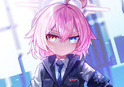  1girl absurdres ahoge armband black_armband blue_archive blue_eyes blue_necktie bulletproof_vest collared_shirt commentary hair_between_eyes halo heterochromia highres hoshino_(blue_archive) hoshino_(first_year)_(blue_archive) jam_to_cham necktie orange_eyes pink_hair pink_halo school_uniform shirt short_hair solo tactical_school_uniform upper_body white_shirt 