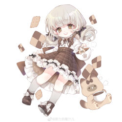  1girl absurdres animal back_bow black_bow blunt_bangs boots bow bowtie brooch brown_boots brown_bow brown_bowtie brown_dress brown_eyes buttons carefree_cafe_(miracle_nikki) cat checkerboard_cookie chibi chinese_commentary collared_shirt commentary_request cookie cracker cup dot_nose dress dress_bow eyelashes floating_hair food food-themed_brooch footwear_bow frilled_dress frills grey_hair grey_socks grin hair_bow happy high_collar highres holding holding_cup incoming_gift jewelry kneehighs large_bow light_blush lipstick long_hair long_sleeves looking_at_viewer low_twintails makeup medium_dress miracle_nikki nikki_(series) nuli_de_chengzhi_er outdoors paw_print pinafore_dress pink_lips plaid_clothes plaid_dress puffy_long_sleeves puffy_sleeves shirt short_twintails simple_background sleeveless sleeveless_dress smile socks solo standing steam striped_bow twintails variant_set watermark weibo_watermark white_background white_bow white_shirt 