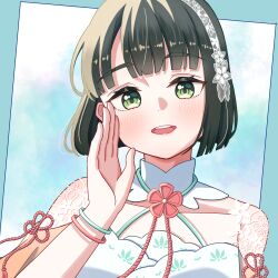  1girl :d aoku_haruka/flower bare_shoulders black_hair blue_background blue_border blunt_bangs blunt_ends blush bob_cut border collarbone commentary criss-cross_halter dress gradient_clothes gradient_dress green_eyes hairband halter_dress halterneck highres lace_hairband link!_like!_love_live! looking_at_viewer love_live! momose_ginko off-shoulder_dress off_shoulder official_alternate_costume okome_(okome_l_l) open_mouth orange_dress outside_border short_hair smile solo teeth upper_body upper_teeth_only virtual_youtuber white_hairband 