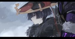  1boy absurdres black_hair black_hat blunt_ends closed_mouth coat commentary electrohammer_vanguard_(genshin_impact) eyelashes eyeliner from_side fur-trimmed_coat fur-trimmed_gloves fur_trim genshin_impact gloves gold grey_veil hat highres jewelry jingasa makeup male_focus neck_ring outdoors overcast profile purple_gloves red_eyeliner red_hat scaramouche_(genshin_impact) sky snowing suyi42478390 tsurime two-tone_hat untranslatable_commentary veil violet_eyes white_coat 