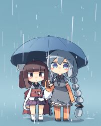  2girls ahoge black_dress black_sandals black_shoes blue_eyes blue_umbrella blunt_bangs blush_stickers brown_eyes chibi chibi_only closed_mouth commentary_request double-parted_bangs dress elbow_gloves fingerless_gloves full_body gloves grey_hair hair_between_eyes highres holding holding_umbrella kizuna_akari konohoshi long_hair multiple_girls obi okobo orange_gloves orange_pantyhose outdoors pantyhose platform_sandals pleated_skirt purple_skirt rain red_sash sandals sash shoes short_hair short_sleeves skirt socks standing striped_clothes striped_gloves striped_pantyhose touhoku_kiritan umbrella vocaloid voiceroid white_socks 