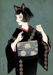  1girl animal_ears black_hair black_kimono bob_cut cat_ears eyeliner fingernails green_background hands_up highres japanese_clothes kimono lipstick looking_to_the_side makeup nihonga obi ono_tako original pale_skin red_eyeliner sash short_hair signature slit_pupils solo standing wide_sleeves yellow_eyes 