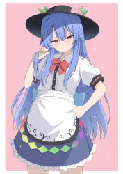  1girl absurdres back_bow black_hat blue_bow blue_hair blue_skirt bow bowtie center_frills closed_mouth commentary_request cowboy_shot doyagao frilled_skirt frills half-closed_eyes hand_on_own_hip hand_up hat highres hinanawi_tenshi long_hair looking_at_viewer peach_hat_ornament puffy_short_sleeves puffy_sleeves red_bow red_bowtie red_eyes shirt short_sleeves skirt sleeve_cuffs smile smug solo standing szl touhou very_long_hair white_shirt 
