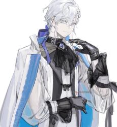  1boy alternate_costume ascot black_ascot black_gloves black_ribbon braid bright_pupils brooch chaldea_logo closed_mouth commentary fate/grand_order fate_(series) gloves grey_eyes hair_between_eyes hair_over_shoulder hair_ribbon hand_up jacket jacket_on_shoulders jewelry long_hair long_sleeves looking_at_viewer male_focus marisbury_animusphere plm233 purple_ribbon ribbon see-through_clothes see-through_sleeves simple_background single_braid sleeve_ribbon smile solo twitter_username upper_body white_background white_hair white_jacket white_pupils 