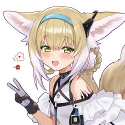  1girl animal_ears arknights bare_shoulders black_gloves blue_hairband blush braid commentary_request dr.lamina fox_ears fox_girl fox_tail gloves green_eyes hair_rings hairband highres infection_monitor_(arknights) looking_at_viewer material_growth multicolored_hair oripathy_lesion_(arknights) simple_background smile solo suzuran_(arknights) tail v white_background white_hair 