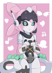  1girl absurdres aria_(zenless_zone_zero) black_sclera blue_eyes colored_sclera commentary_request highres humanoid_robot mechanical_ears metal_hair metal_skin no_nose pink_hair robot robot_ears robot_girl thighs too_many_bows user_rcve8877 zenless_zone_zero 