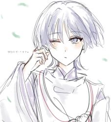  1boy 316_yogurt blunt_ends choppy_bangs closed_mouth clothing_cutout eyeliner falling_leaves genshin_impact grey_hair hand_up highres japanese_clothes kariginu layered_sleeves leaf light_blush looking_at_viewer makeup male_focus mandarin_collar one_eye_closed portrait purple_sleeves red_eyeliner scaramouche_(genshin_impact) scaramouche_(kabukimono)_(genshin_impact) shoulder_cutout sketch solo string translation_request violet_eyes white_background white_sleeves wide_sleeves 