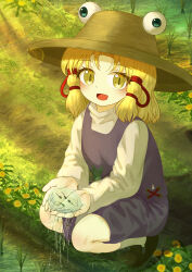  1girl absurdres animal_print blonde_hair blush brown_hat commentary_request ekaapetto english_commentary flower frog_print hair_ribbon hat highres lens_flare long_sleeves looking_at_viewer making-of_available mixed-language_commentary moriya_suwako open_mouth outdoors paid_reward_available purple_skirt purple_vest red_ribbon ribbon skirt skirt_set smile solo tadpole touhou tress_ribbon vest water wide_sleeves yellow_eyes yellow_flower 