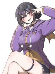  arisa_(charon_universe) belt black_choker black_hair black_shorts breasts charon_universe choker commentary crossed_legs dragon_tail hair_bun hair_ornament hairclip highres hood hoodie jacket large_breasts multicolored_hair purple_hair purple_hoodie purple_jacket reynamadrista shirt shorts smile tail thigh_belt thigh_strap v violet_eyes white_shirt 