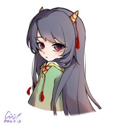  1girl black_hair closed_mouth commentary_request cropped_torso dated from_behind green_shirt highres horns long_hair looking_at_viewer looking_back nippaku_zanmu off-shoulder_shirt off_shoulder quan_wei_cao_xin red_eyes shirt signature simple_background solo tassel touhou white_background yellow_horns 